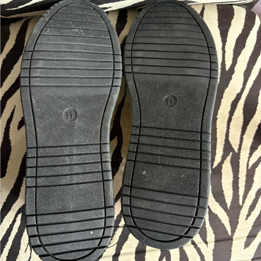 Women's Two-Tone Black and White Leather Sneakers